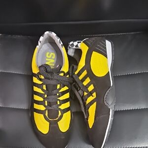 GrandPrix Original USA Yellow and Black Men's Sneakers NWOT